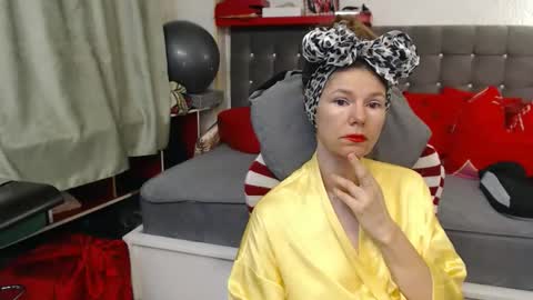 kelly online show from April 2, 1:36 am