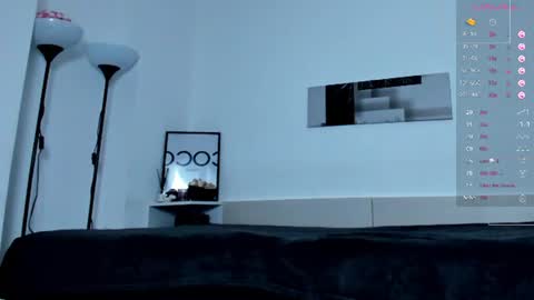 Snapshot of kellysmits chatting on June 25, 5:06 pm kellysmits online show from June 25, 5:06 pm