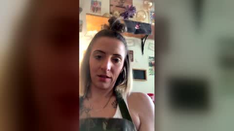 kellyy_marieee13 online show from May 4, 12:23 pm