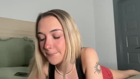 Snapshot of kelseyblu chatting on February 1, 11:25 pm Kelsey Blu online show from February 1, 11:25 pm