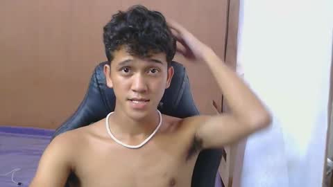 Snapshot of ken_bigcockxx chatting on December 18, 4:07 am Ken online show from December 18, 4:07 am