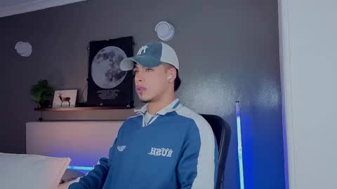 Snapshot of ken_boy_ chatting on October 13, 11:32 am online show from October 13, 11:32 am