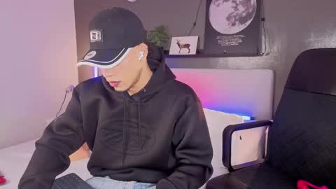 Snapshot of ken_boy_ chatting on November 5, 11:43 am online show from November 5, 11:43 am