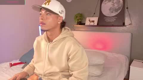 Snapshot of ken_boy_ chatting on November 9, 11:30 am online show from November 9, 11:30 am