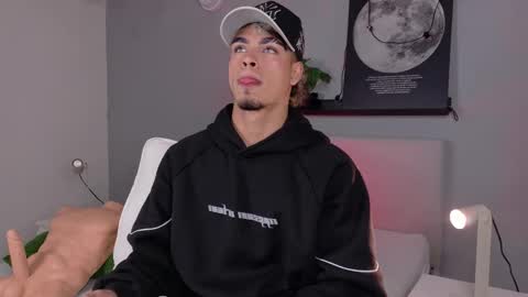   online show from March 25, 11:16 am