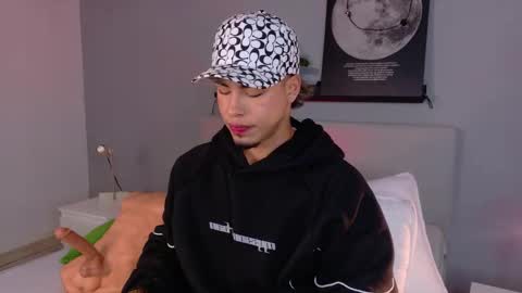   online show from March 26, 11:16 am