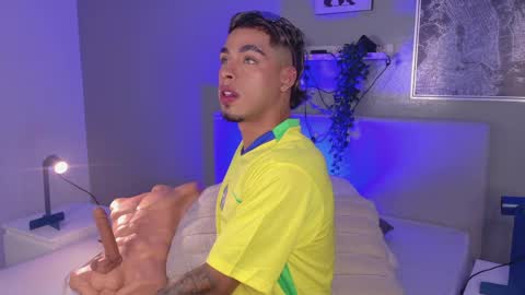   online show from April 1, 11:33 am