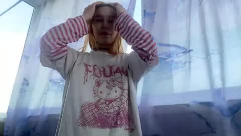 Mia online show from May 12, 2:36 pm