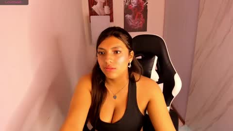 kendall martinez online show from November 12, 1:33 pm