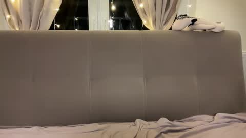 Kendall online show from November 24, 9:25 pm