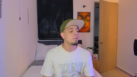 kendel_dimitri online show from March 25, 5:13 am