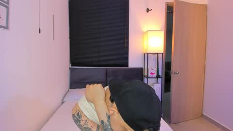 kendel_dimitri online show from April 4, 3:38 am