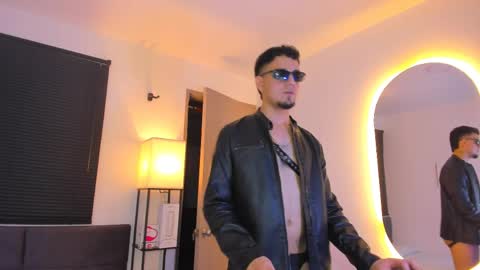 kendel_dimitri online show from April 9, 6:19 am