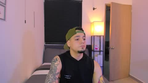 kendel_dimitri online show from April 11, 8:18 am