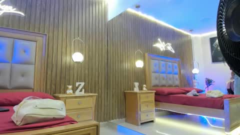 Kendra London online show from November 7, 9:09 am