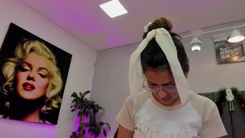 Kendra London online show from December 20, 11:50 am