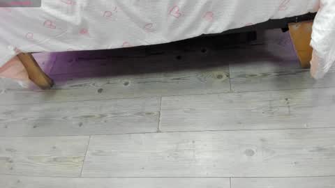 Kendra London online show from March 24, 11:04 am