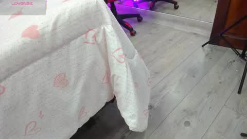 Kendra London online show from March 27, 11:10 am