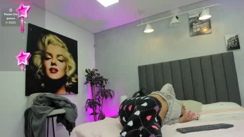 Snapshot of kendra_london chatting on April 22, 9:44 am Kendra London online show from April 22, 9:44 am