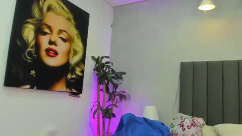 Snapshot of kendra_london chatting on June 30, 11:22 am Kendra London online show from June 30, 11:22 am