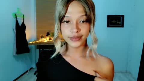kendra_lunaxx online show from May 17, 12:12 pm