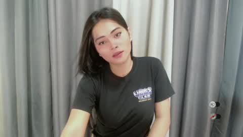 Snapshot of kendra_slut chatting on February 18, 5:42 pm K E N D R A online show from February 18, 5:42 pm