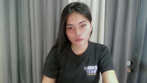 Snapshot of kendra_slut chatting on February 18, 8:47 pm K E N D R A online show from February 18, 8:47 pm