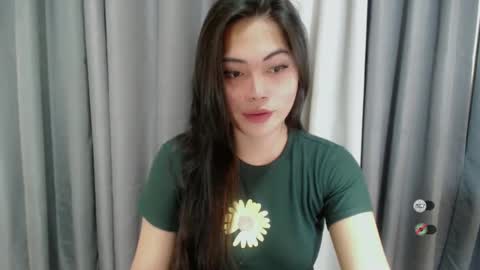 Snapshot of kendra_slut chatting on February 26, 7:27 pm K E N D R A online show from February 26, 7:27 pm