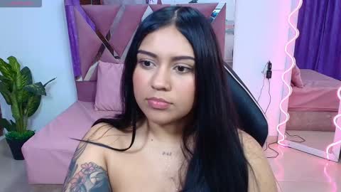 Snapshot of kendra_tay chatting on October 18, 3:53 am kendra online show from October 18, 3:53 am