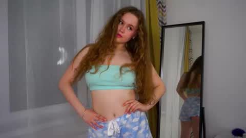 Snapshot of kendraedger chatting on November 15, 6:59 pm Kira online show from November 15, 6:59 pm