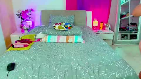 kendralove online show from October 18, 2:47 am