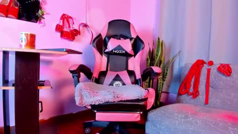 Snapshot of kenia_thompsom01 chatting on February 23, 12:30 am kenia_thompsom01 online show from February 23, 12:30 am