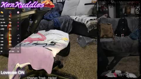 Snapshot of kenkuddles chatting on November 6, 1:28 am Ken Kuddles online show from November 6, 1:28 am