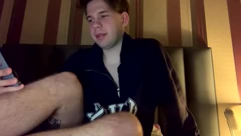 Snapshot of kennethwhale chatting on February 3, 7:42 pm Bennet Shark online show from February 3, 7:42 pm