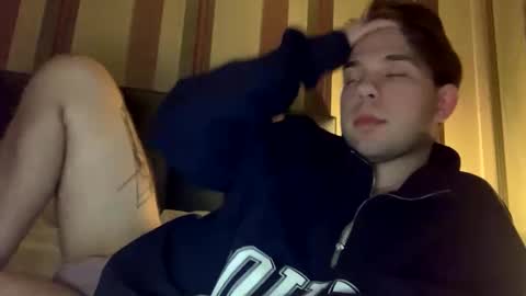 Snapshot of kennethwhale chatting on February 7, 6:34 pm Bennet Shark online show from February 7, 6:34 pm