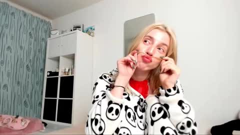 Kenzie online show from February 8, 5:29 am