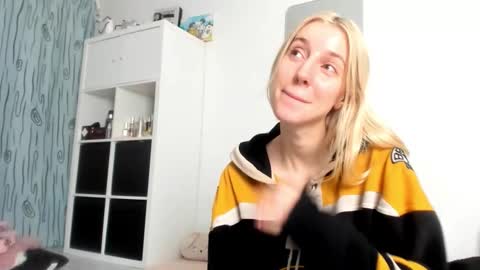 Kenzie online show from September 14, 1:32 pm