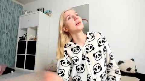 Kenzie online show from October 8, 5:49 am