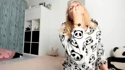 Kenzie online show from October 11, 6:12 am