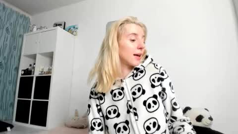 Kenzie online show from October 12, 6:34 am