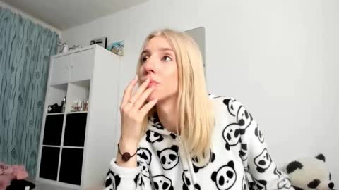 Kenzie online show from October 24, 3:36 am