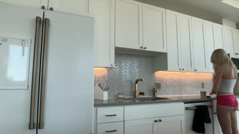 Snapshot of kenziesmithh chatting on March 2, 9:43 pm kenziesmithh online show from March 2, 9:43 pm