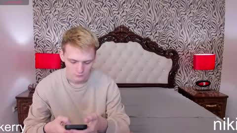 Snapshot of kerry_niki chatting on February 19, 12:33 pm kerry_niki online show from February 19, 12:33 pm