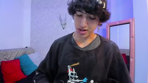 Snapshot of kervs__ chatting on February 6, 12:59 pm Kev online show from February 6, 12:59 pm