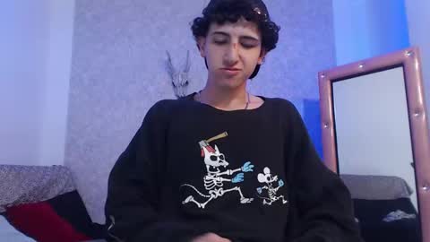 Snapshot of kervs__ chatting on February 17, 4:37 pm Kev online show from February 17, 4:37 pm