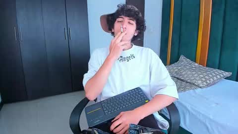 Snapshot of kervs__ chatting on September 14, 5:34 pm Kev online show from September 14, 5:34 pm