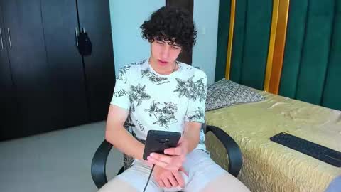 Snapshot of kervs__ chatting on September 25, 7:06 pm Kev online show from September 25, 7:06 pm