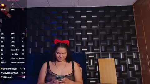 Snapshot of kesha_rosse_ chatting on November 10, 5:28 am KESHA online show from November 10, 5:28 am