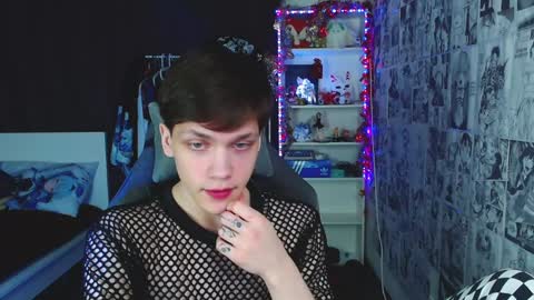 Snapshot of kevin_joestar chatting on December 18, 7:26 am Kevin online show from December 18, 7:26 am