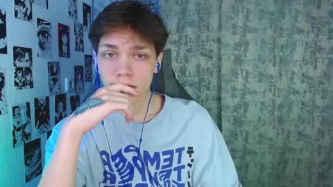 Snapshot of kevin_joestar chatting on October 17, 4:04 am Kevin online show from October 17, 4:04 am